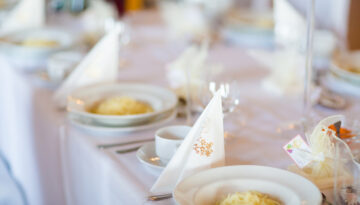 Czy komunia w domu się opłaca – koszty, organizacja i wynajem sprzętu